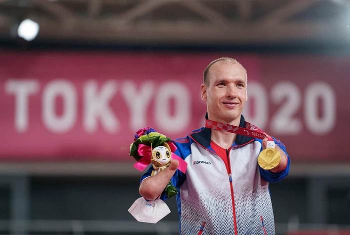 The former orphan is a Paralympic champion. Interview with Mikhail Astashov - My, Paralympics, Paralympians, Sport, Feat, Heroes, Cycling, Overcoming, Disabled person, Orphanage, Video, Longpost