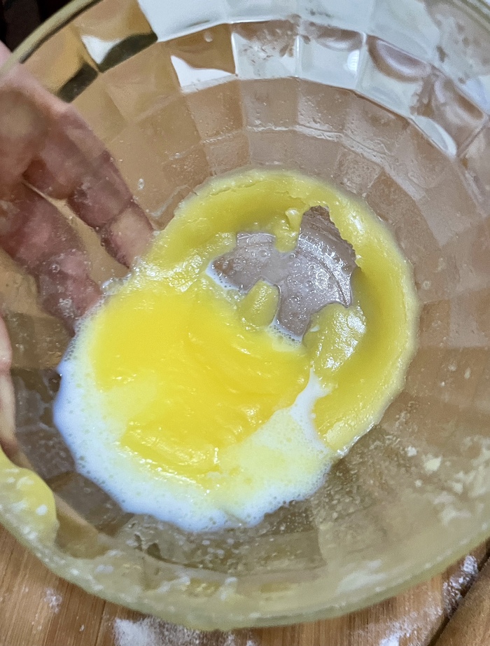 Чем смазать тесто вместо яйца