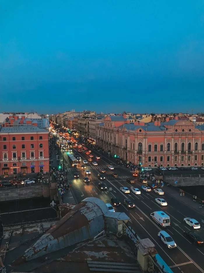 The center of St. Petersburg from the roof... - My, Saint Petersburg, Beautiful, Mobile photography, Roof, Nevsky Prospect, beauty, The street, Evening, The photo, Town