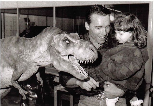 Arnie with her daughter Catherine - Arnold Schwarzenegger, Daughter, Actors and actresses, Celebrities, The photo, Old photo, Rare photos, Black and white photo, Tyrannosaurus