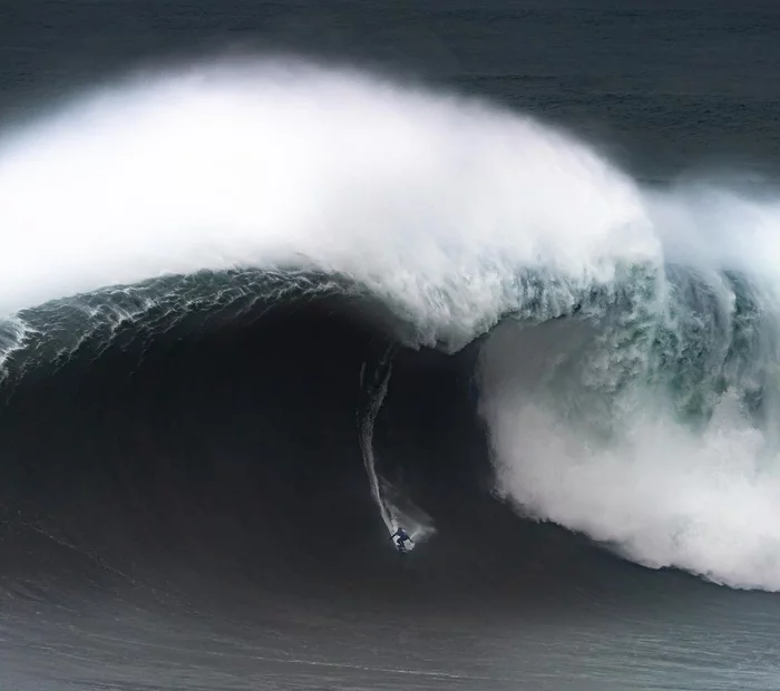 One cubic meter of water weighs one ton - Surfing, big washing