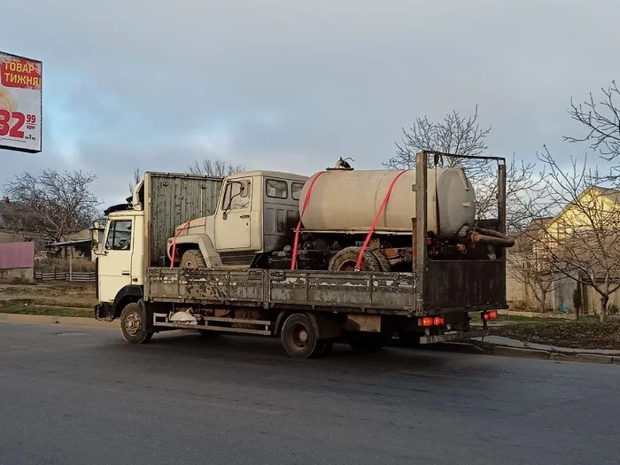 Truck squared - My, Truck, Car, Waste disposal, Drive, Barrel, Stubbornness, Crutches, Solution, Solution