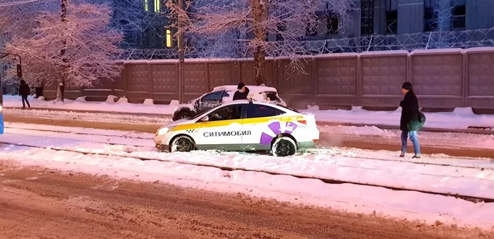 A little bit of social chemistry - My, Public transport, Snow, Winter, Moscow, Road, Tram, Traffic jams, Longpost