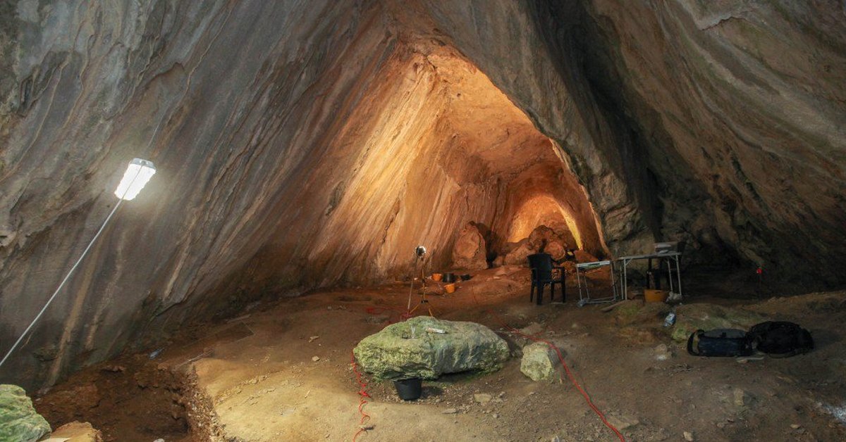 Gpo cave. Пещера археологическая Хакасия. Майано Италия Каменоломни. Раскопки в пещере. Археологи в пещере.