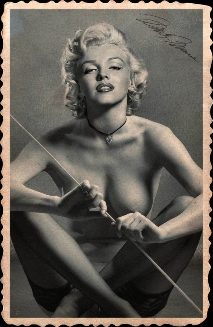 Marilyn Monroe in Strawberry (IV) Gorgeous Marilyn series 687 issue - NSFW, Cycle, Gorgeous, Marilyn Monroe, Actors and actresses, Celebrities, Blonde, Erotic, Girls, Photoshop, Installation, Boobs, Black and white photo, Retro, Stockings