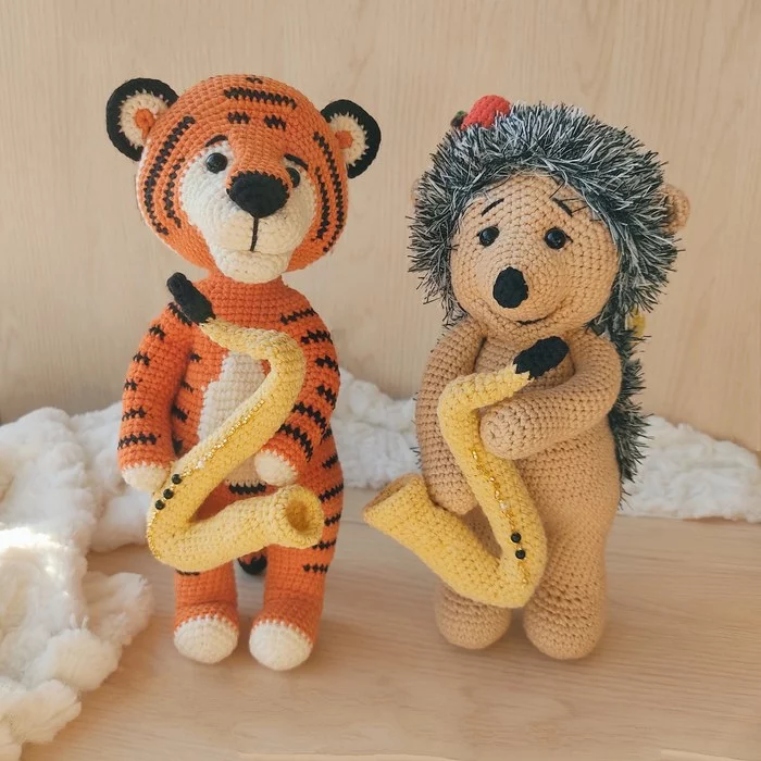 Saxophonists - My, With your own hands, Crochet, Amigurumi, Saxophonist, Hedgehog, Tiger, Knitted toys, Author's toy, Soft toy