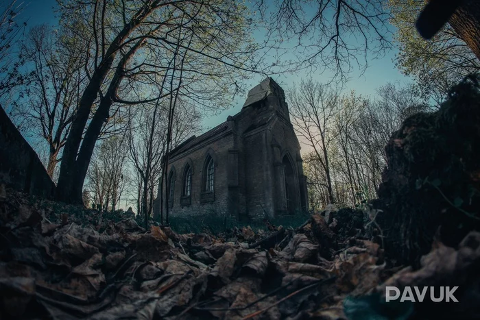 Brest region. The village of Rakovitsa. Chapel-burial vault of the Tollochkov family 1908 - My, Story, Architecture, Cemetery, Gothic, Chapel, sights, Republic of Belarus