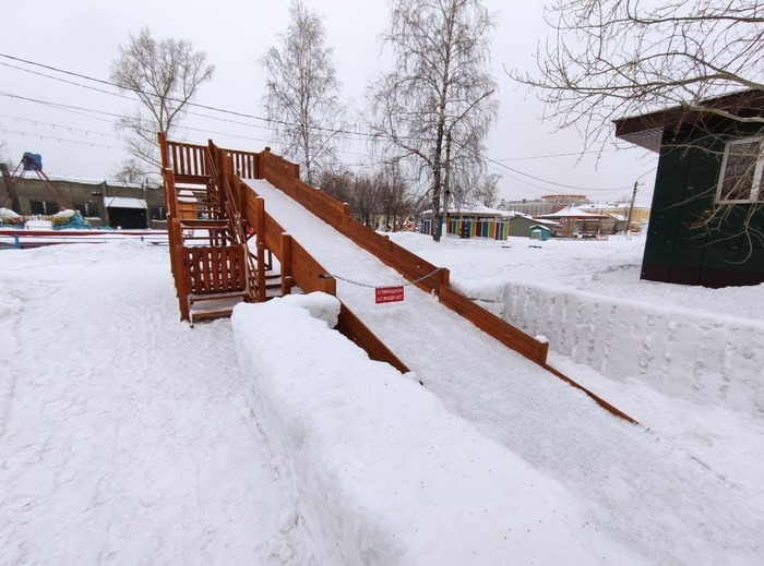 «Я должен в коробке отправить снег в Москву для сертификации»: в Барнауле коммунальщики трактором посносили во дворах снежные горки жителей Сибирь, Дети, Горка, Закон, ГОСТ, Барнаул, Новосибирск, Длиннопост, Чиновники, Идиотизм