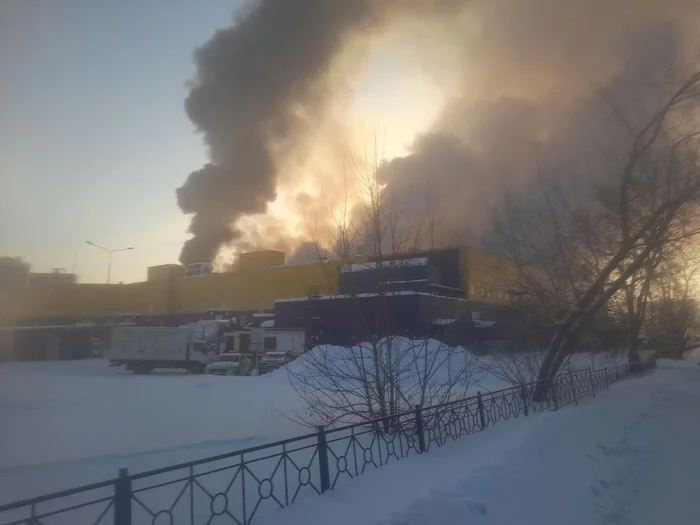 В Томске горит супермаркет Лента - Гипермаркет Лента, Пожар, Томск, Видео, Длиннопост