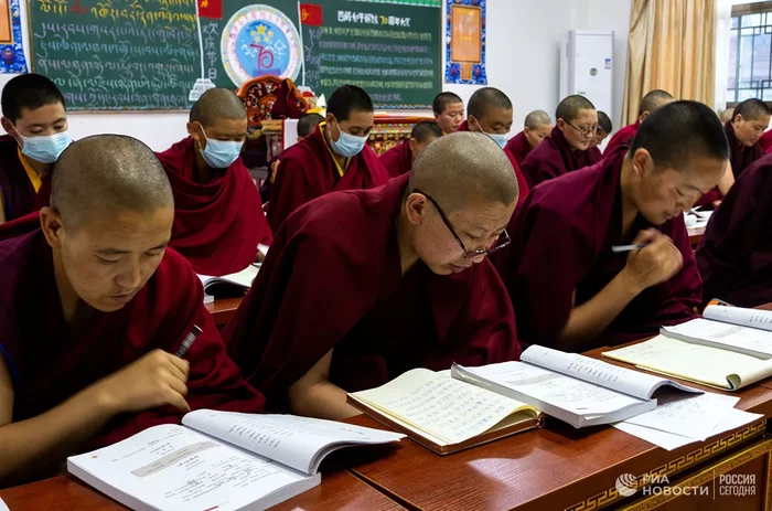 I am not a Buddhist, but a Party member: What Tibetan Monks Really Teach - China, Tibet, Lhasa, Buddhist monks, Longpost