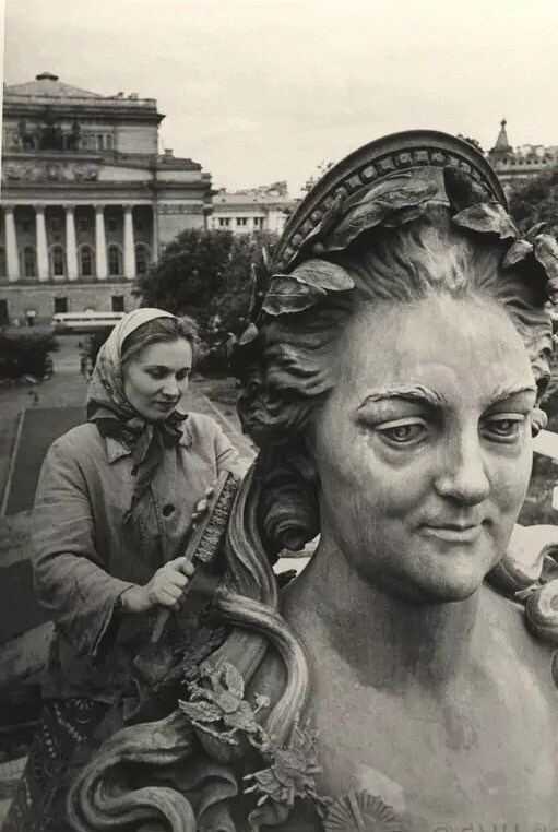 Empress with maid of honor - Saint Petersburg, Catherine II, Monument, Restoration