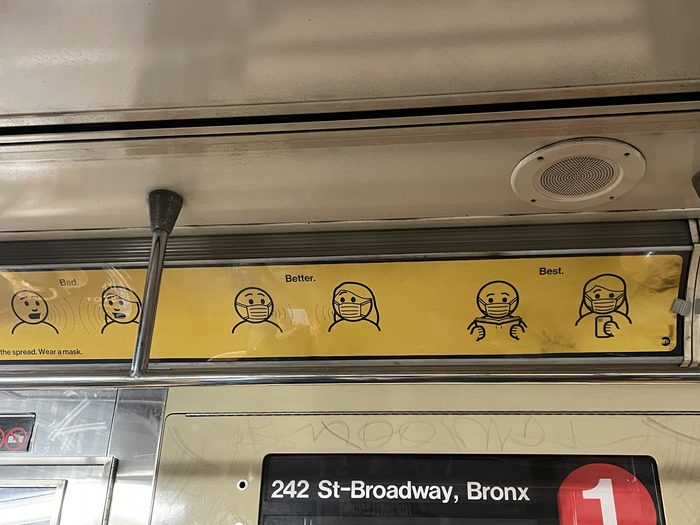 Видишь женщину - надень маску и уткнись в книгу. Новая социальная реклама