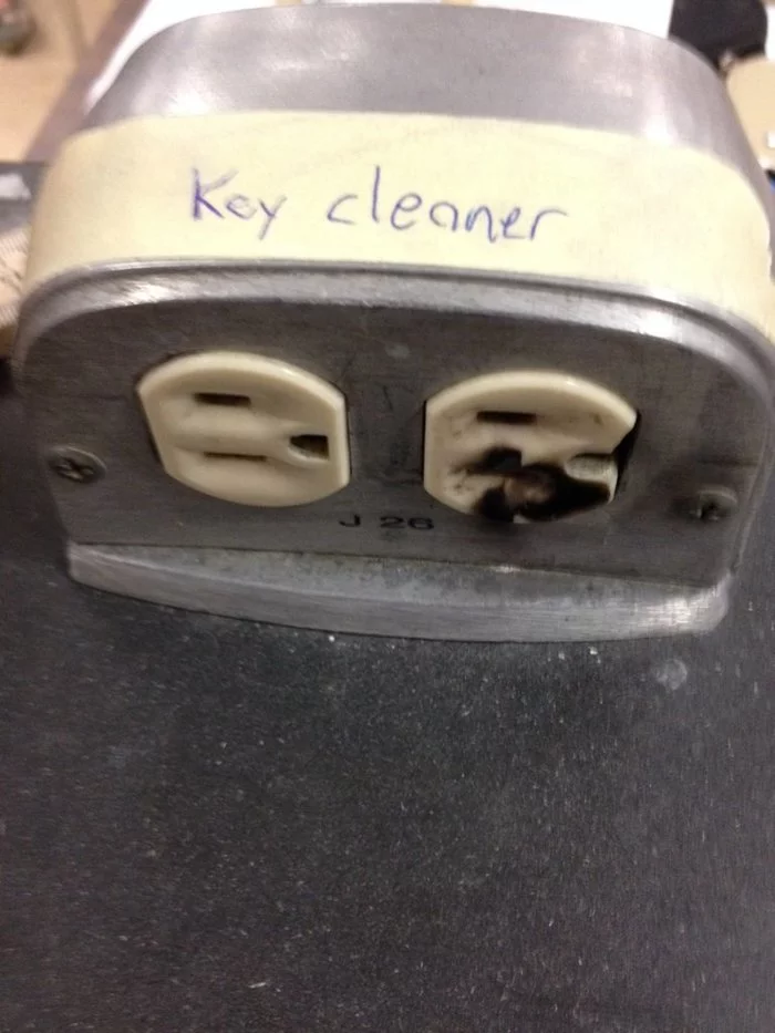 Reply to the post I wonder what will happen if you put the scissors into the outlet? - Safety engineering, Strange humor, Power socket, Electricity, Idiocy, USA, Keys, Reply to post