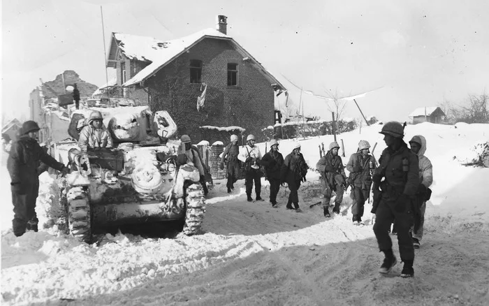 Эстетика Западного фронта. Валлонская пастораль - Длиннопост, Бронетехника, Танки, Бельгия, Снег, Зима, Германия, Союзники, США, История, Фотография, Вторая мировая война