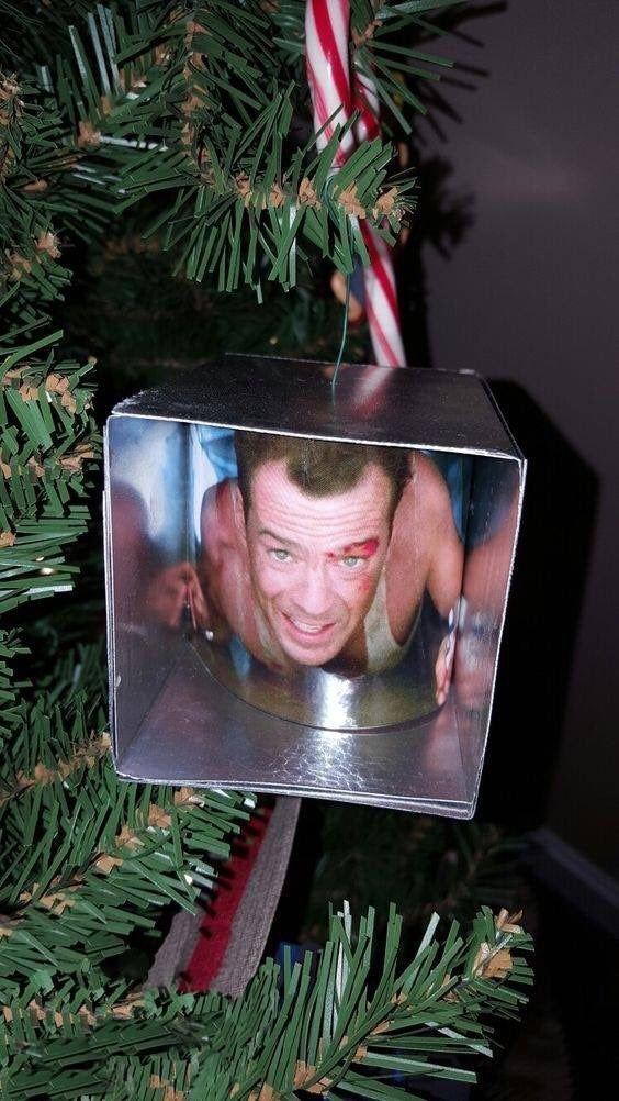 Decorate the tree correctly, username! - Humor, Strange humor, Bruce willis, Toughie, Christmas tree, New Year, Toys