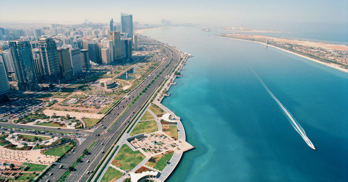 Какая столица эмиратов. Набережная Corniche Абу Даби. Набережная Корниш в Шардже. Набережная Корниш в Абу-Даби. Кувейт Абу Даби.