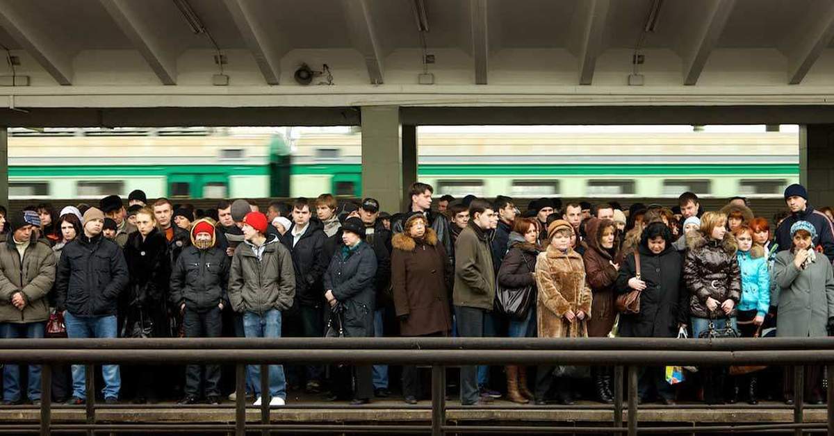 Московское метро утром. Станция Выхино час пик. Станция метро Выхино. Метро Выхино час пик. Утро станция метро Выхино.
