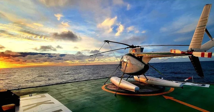 Without fear of wind, tide and sea - Helicopter, The photo, Sea, Expectation