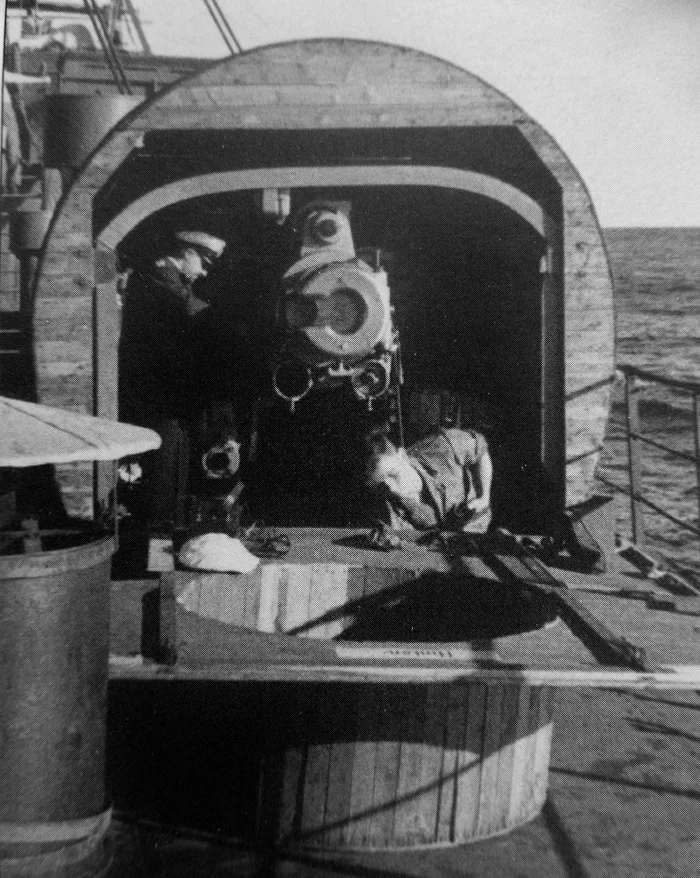Disguised under a cable reel gun of the German auxiliary cruiser Thor - The Second World War, Historical photo, Fleet, Cruiser, Longpost