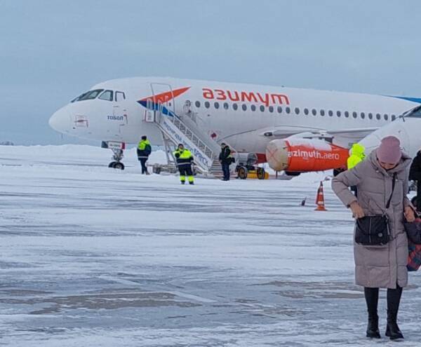 В Брянске у самолета отказал двигатель из-за попавшего внутрь зайца - Авиация, Спасение, Аварийная посадка, Авария, Происшествие, Авиационный двигатель, Заяц, Брянск, Видео, Длиннопост