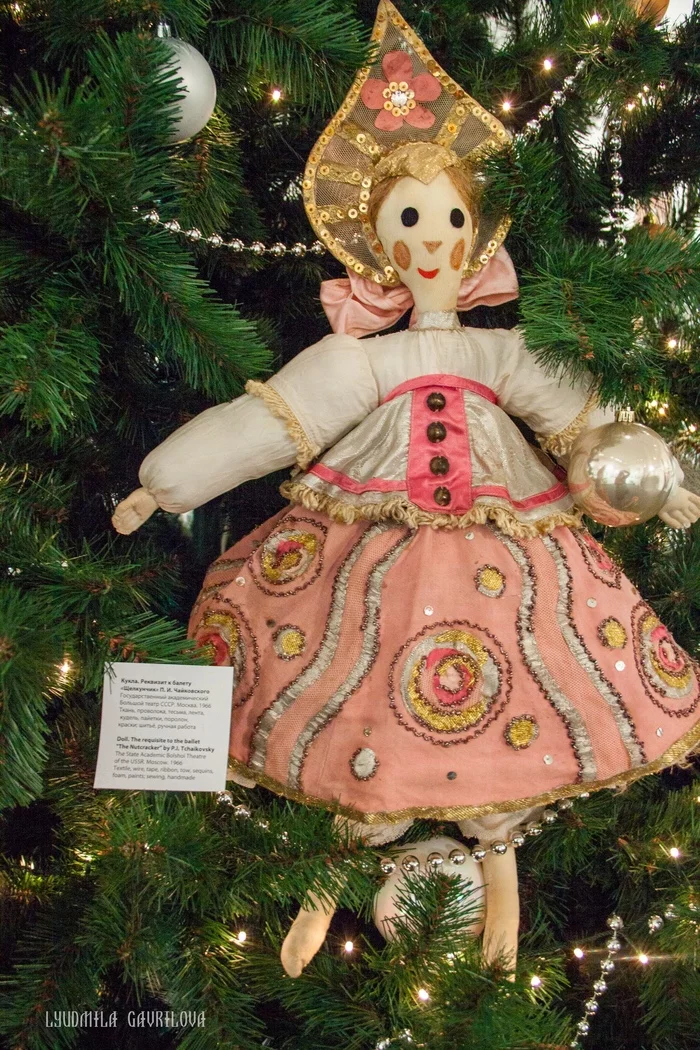 An old doll from the Christmas tree from the ballet The Nutcracker. And what does the Rammstein concert in Moscow have to do with it) - My, Theatre, Ballet, The Bolshoi Theatre, Nikolay Tsiskaridze, Nutcracker, New Year, Christmas tree, Doll, Christmas decorations, Antiques, Russian folk costume, Concert, Video, Longpost