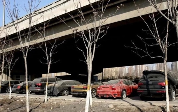 In China, elite cars have been rusting under the bridge for ten years - news, China, Beijing, Auto, Longpost
