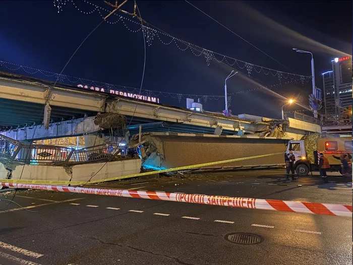 Minsk. Part of the bridge over Nemiga collapsed - Minsk, Republic of Belarus, Bridge, Nemiga, Collapse