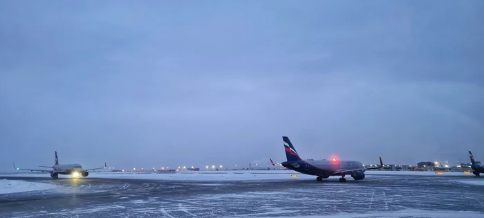 Авиация - Моё, Авиация, Самолет, Перрон, Airbus, Boeing, Sukhoi Superjet 100, Мобильная фотография, Фотография, Длиннопост