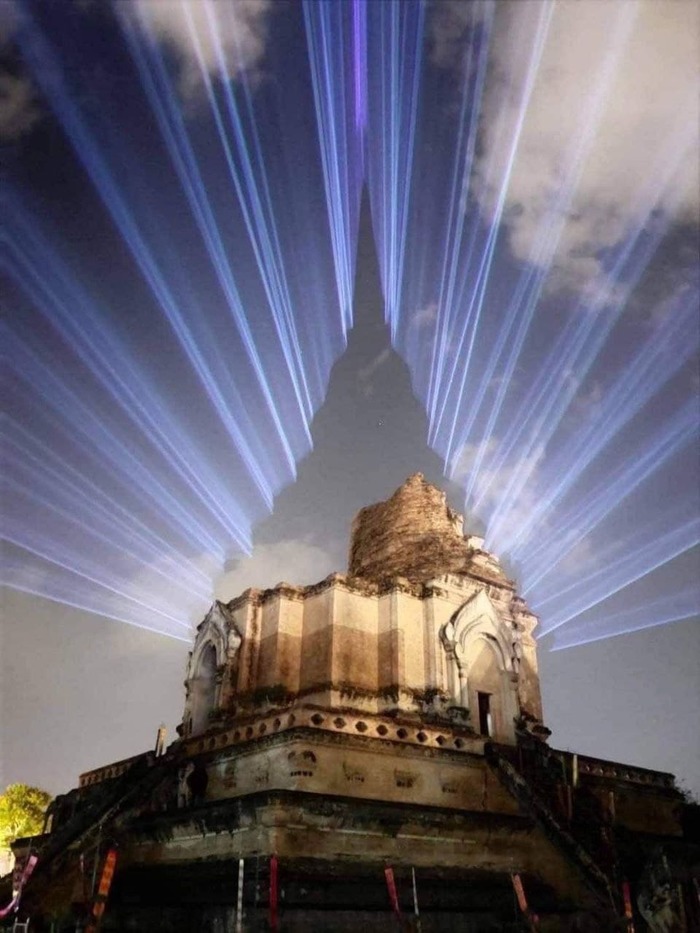 Необычная световая проекция