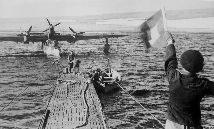 Refueling of the flying boat BV 138 near the coast of Novaya Zemlya, 1943 - My, The Second World War, The Great Patriotic War, Aviation, Airplane, Submarine, New earth, Novaya Zemlya Archipelago, Historical photo, Diesel, Arctic, Intelligence service, Longpost