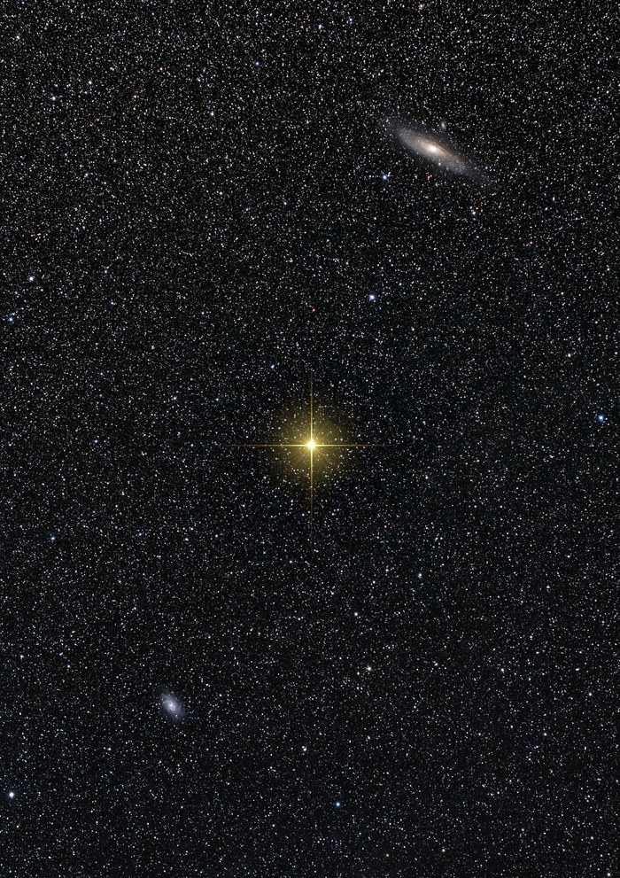 Галактики M31, М33 и яркий красный гигант Мирах между ними