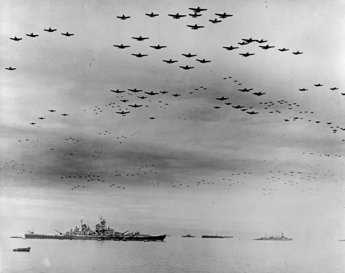 Air parade of American carrier-based aviation on the day of signing the surrender of the Japanese Empire, Tokyo Bay 02.09.1945 - The Second World War, Aviation, Airplane, Ship, Historical photo, Surrender, USA, Japan, the USSR, Longpost, Parade