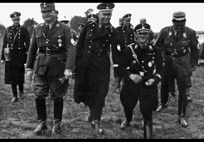 Amazing photo: Heinrich Himmler launches his hand dwarf - My, Historical photo, Himmler, Dwarfs, Longpost