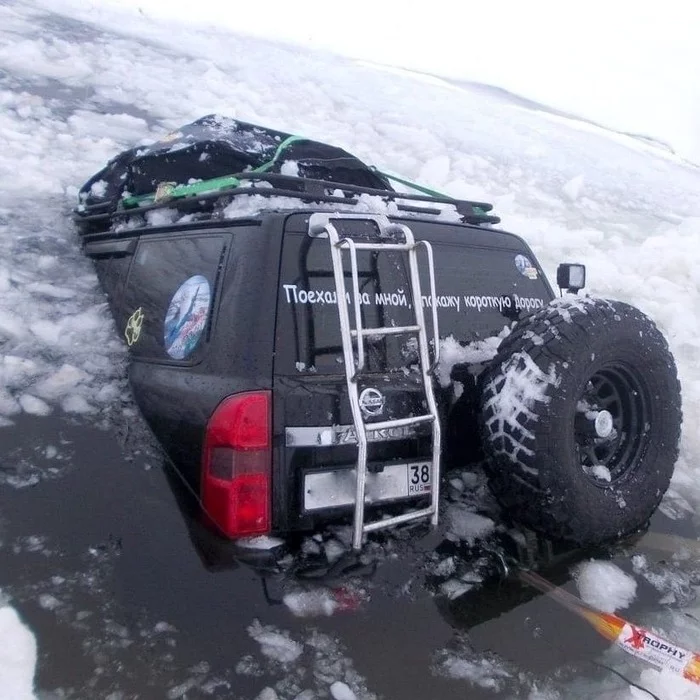 The steeper the SUV, the further you go after the tractor - Car, Ice, Fell under the ice, Inscription