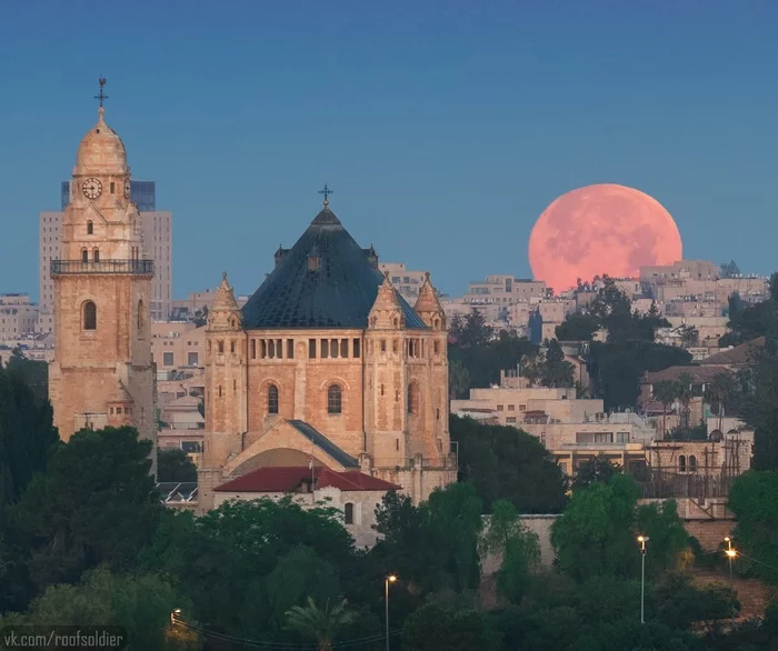 Full moon over Jerusalem - My, Jerusalem, Full moon, moon, Landscape, Town, Architecture, Israel, Palestine, Temple, Church, Astrophoto, The photo, Photographer, Alexey Golubev, No filters, Canon