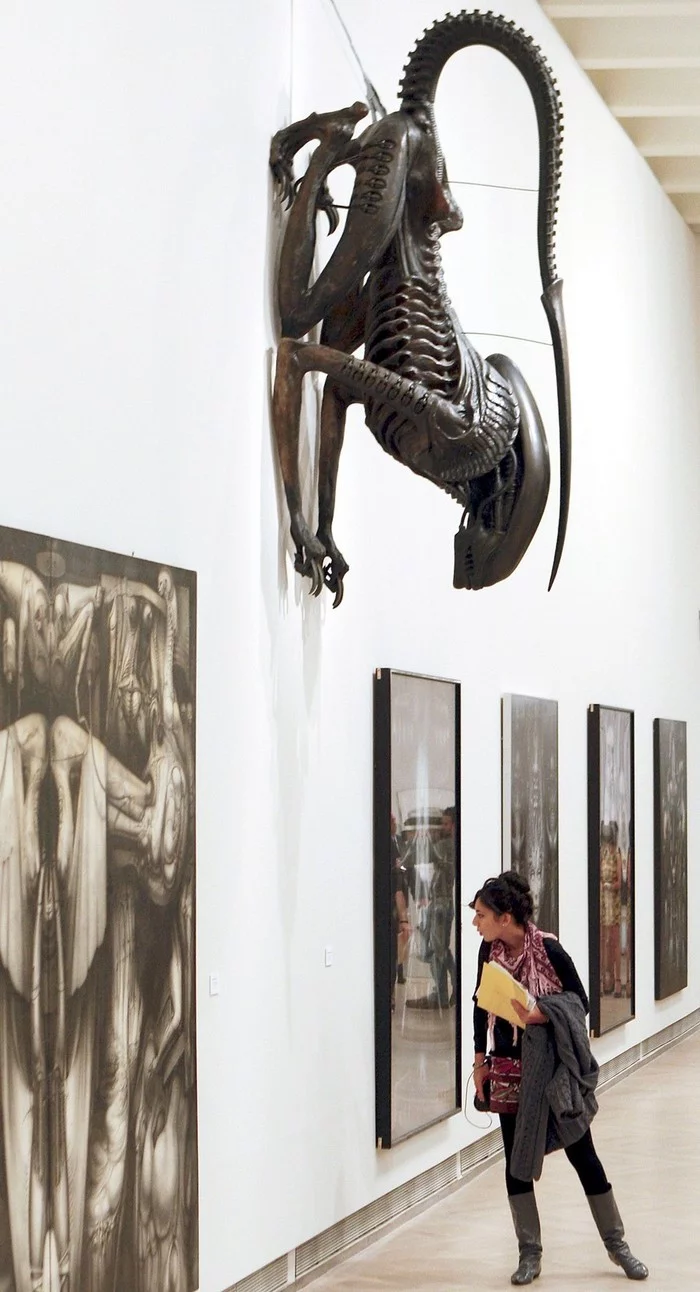 Giger Art Exhibition in San Sebastian, 2009 - Sculpture, Hans Giger, Stranger, Modern Art