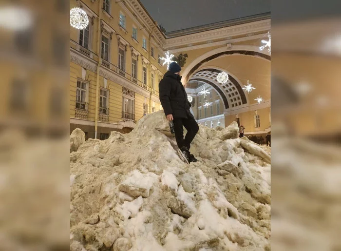 Tourists ranked St. Petersburg snowdrifts and suckers among the main attractions of the city - Saint Petersburg, Winter, Snow, Icicles, Snow removal, Utility services, Tourism, Туристы, Vertical video, Palace Square, Deputies, Video, Longpost