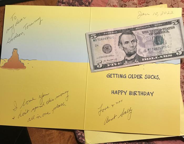 Мужчине исполнилось 60 лет, а его крестная продолжает ежегодно его поздравлять с днюхой