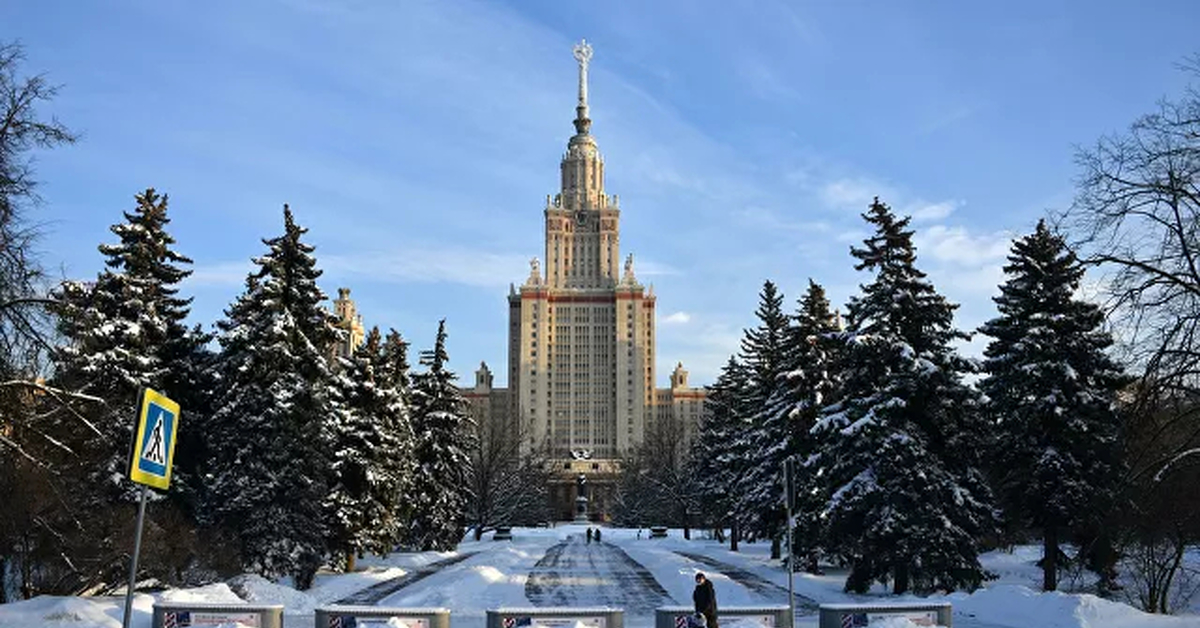 Moscow state university is the oldest. МГУ 2022. Московский государственный университет имени м.в.Ломоносова，МГУ. Здание МГУ. МГУ сейчас.