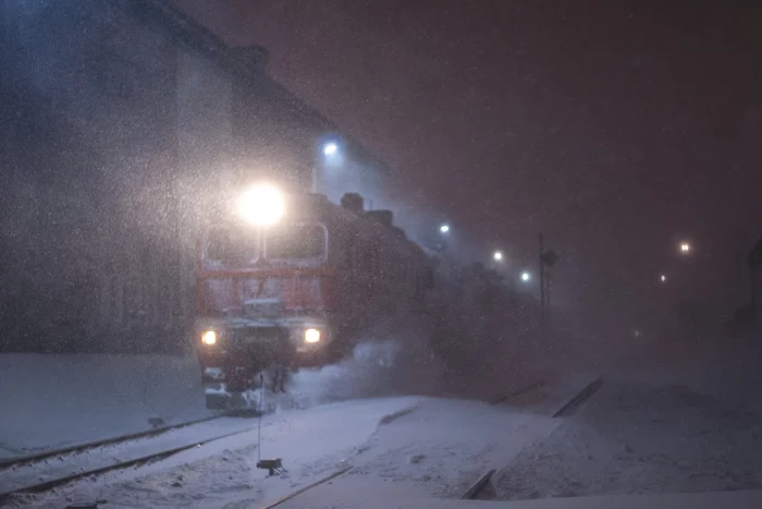 Blizzard on Sakhalin - My, Sakhalin, Blizzard, Blizzard, A train, Railroad crossing, Town, Longpost