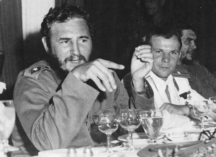 Fidel Castro, Yuri Gagarin and Che Guevara met once in 1961. Republic of Cuba - Cuba, Fidel Castro, Yuri Gagarin, Che Guevara, The photo, Black and white photo
