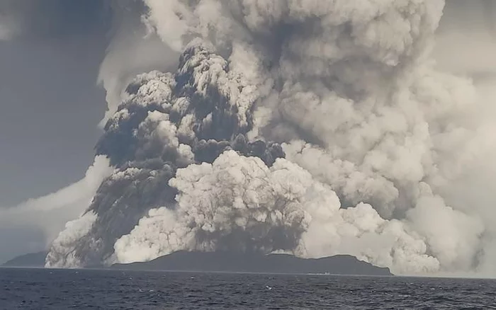 In Tonga, an underwater volcano - Volcano, Natural phenomena, Blast wave, GIF, Longpost, Hunga-Tonga-Hunga-Haapai Island