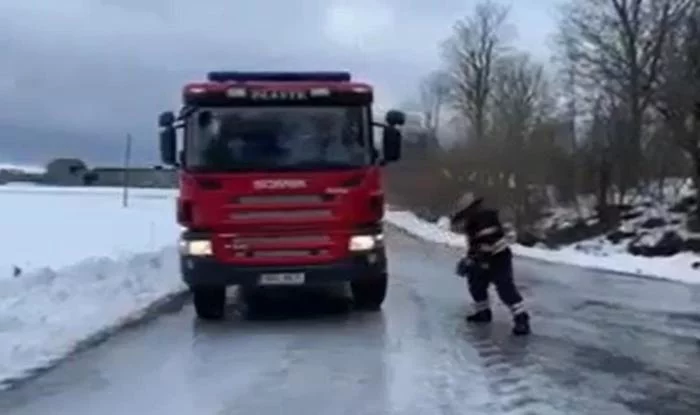 Estonian rescuer single-handedly deployed a fire truck - My, Estonia, news, Winter, Ice, Utility services, Crash, Mat, Longpost