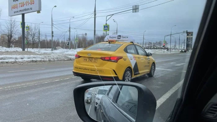 Yandex.Taxi driver does not miss the ambulance - My, Violation of traffic rules, Ambulance, Taxi, Inadequate, Video