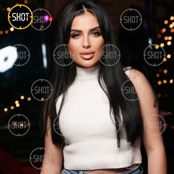 Это Аня. Ей 23. У неё нет богатых родителей и роскошного наследства