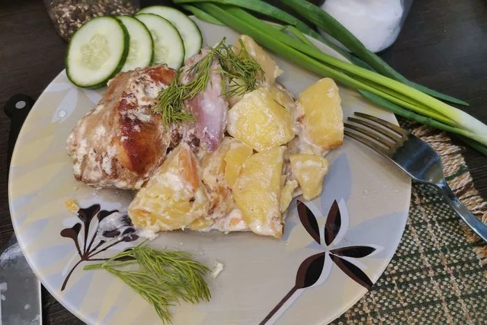 Кролик с картошкой и грибами, тушенный в сливках на сковороде - Моё, Приготовление, Кулинария, Рецепт, Еда, Ужин, Кролик, Мясо, Обед, Длиннопост