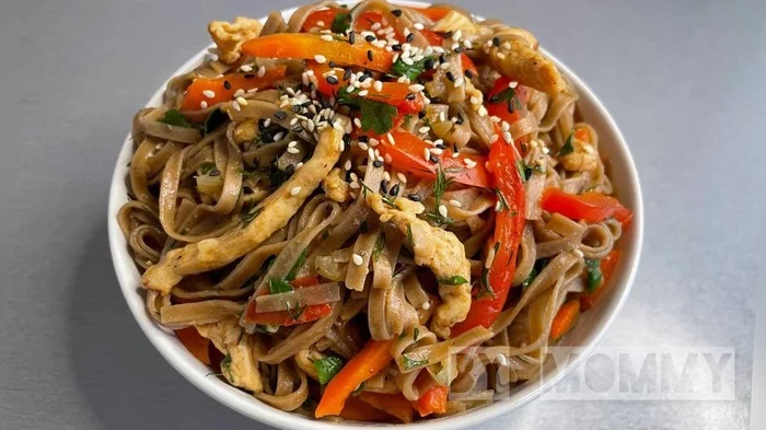 Buckwheat soba noodles with chicken breast and vegetables - a simple recipe for buckwheat noodles with juicy chicken - My, Chicken noodles, Vegetables, Cooking, Recipe, Video recipe, Preparation, Dinner, Dinner, Dishes with meat, Dish, Yummy, At home, Proper nutrition, cookbook, Brand, Chicken fillet, Hen, Cook, Cooking for the lazy, Video, Longpost