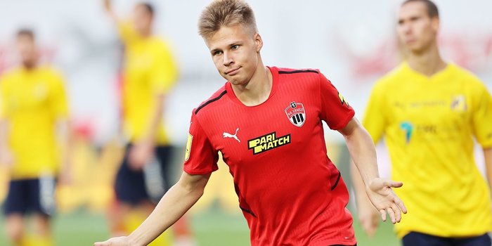 Зарплата 18-летнего футболиста Соколова в "Крыльях Советов" составит 500 тысяч рублей в месяц плюс премиальные