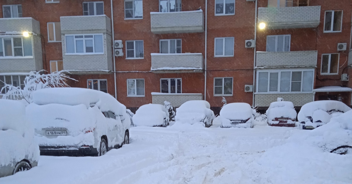 Последствия снегопада. Каким будет январь в краснодаре. Снегопад в краснодарском крае. Много снега в краснодаре. Краснодар зимой достопримечательности.