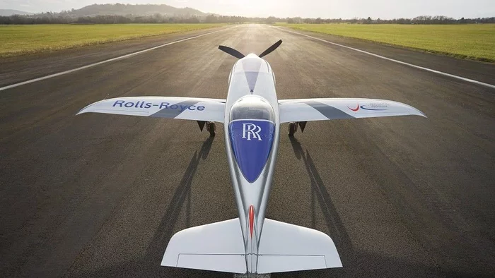 Rolls-Royce's all-electric aircraft breaks world records - Aviation, Airplane, Electric aircraft, Rolls-royce, Flight, Record, Longpost